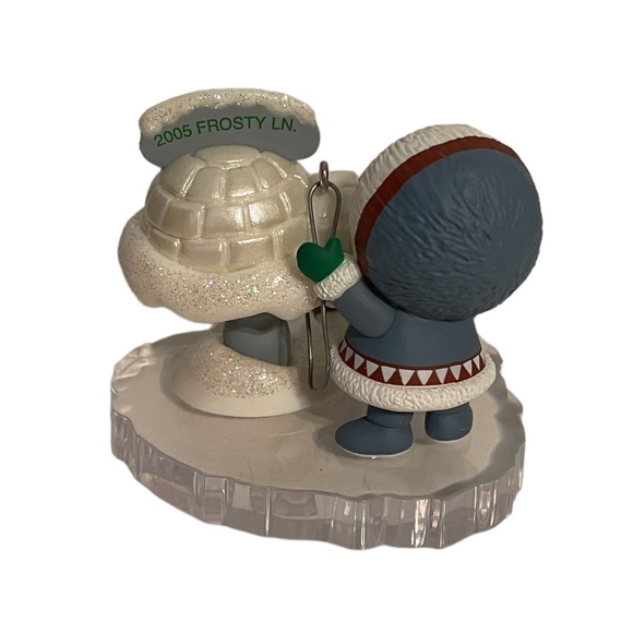 Hallmark Keepsake Frosty Friends Eskimo & Dog Mailing Letter Christmas Ornament - Picture 4 of 7